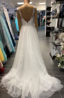 Magrela romantisches Brautkleid mit Spitze und weitem Tüllrock rückenfrei